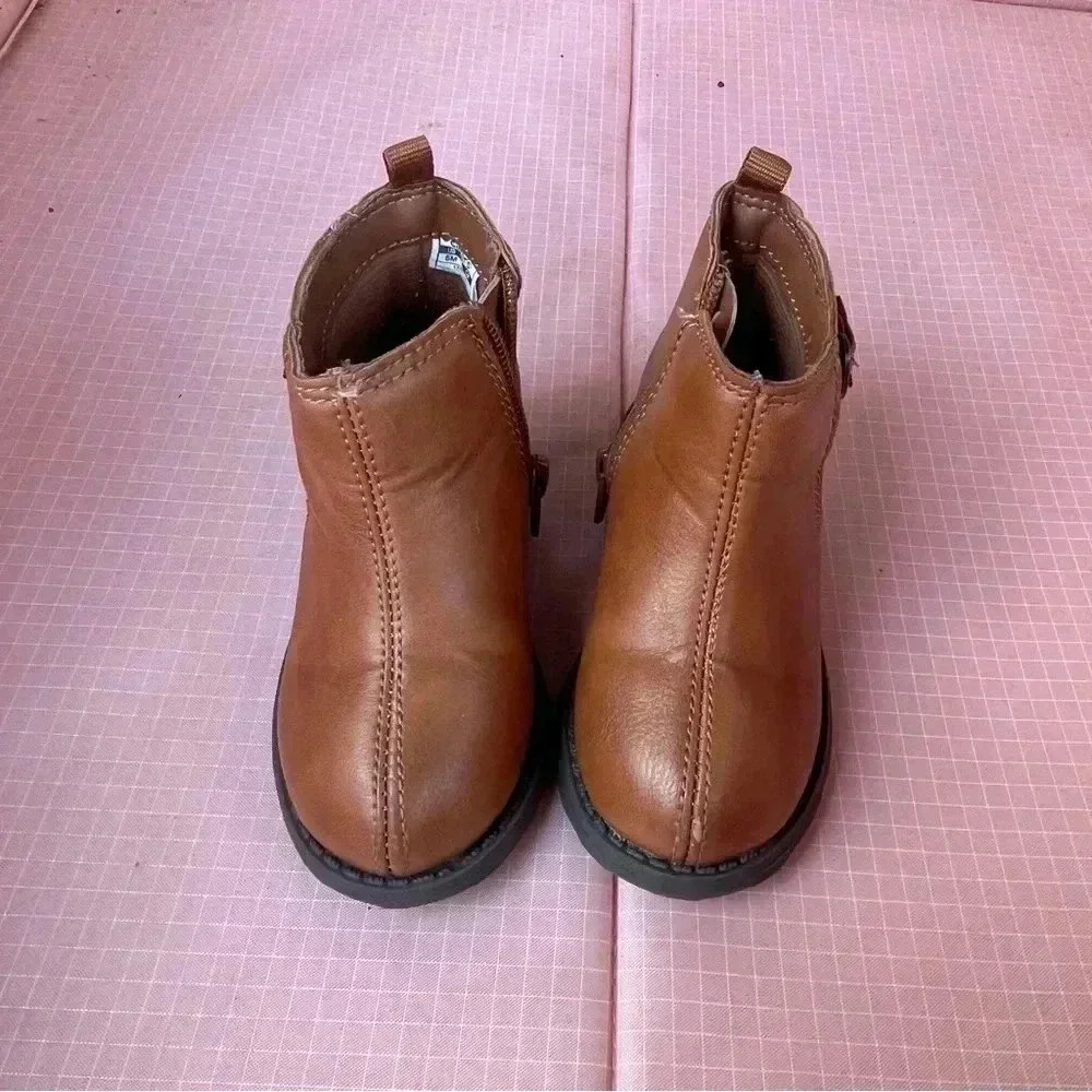 Carter’s size 5 boots